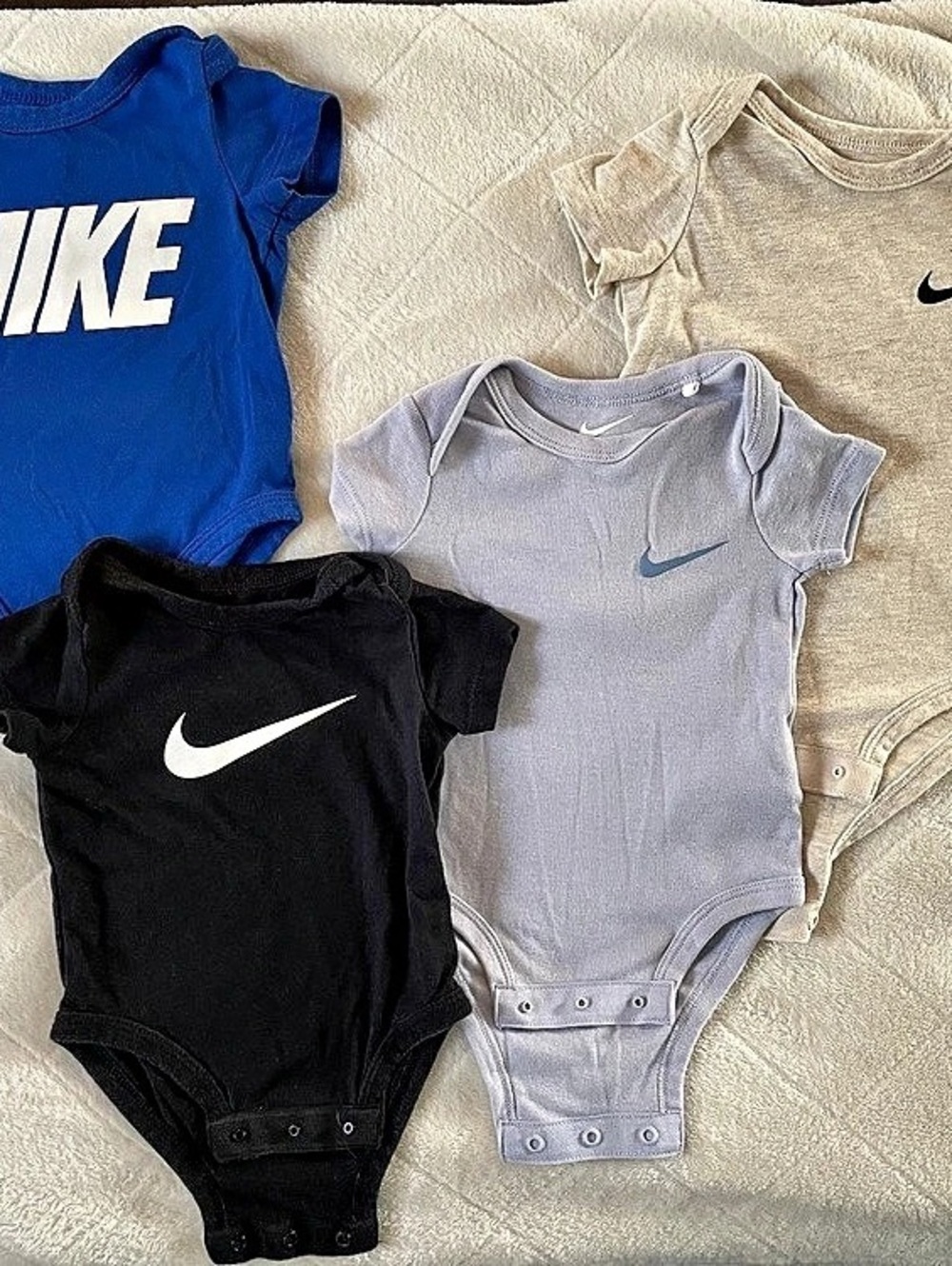 Nike Baby 3m Short-Sleeve Bodysuit Bundle 4-Pack | Like New